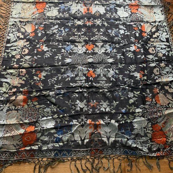 Lustrous Vintage Damask Tablecloth/Accent Fabric - Picture 14 of 16